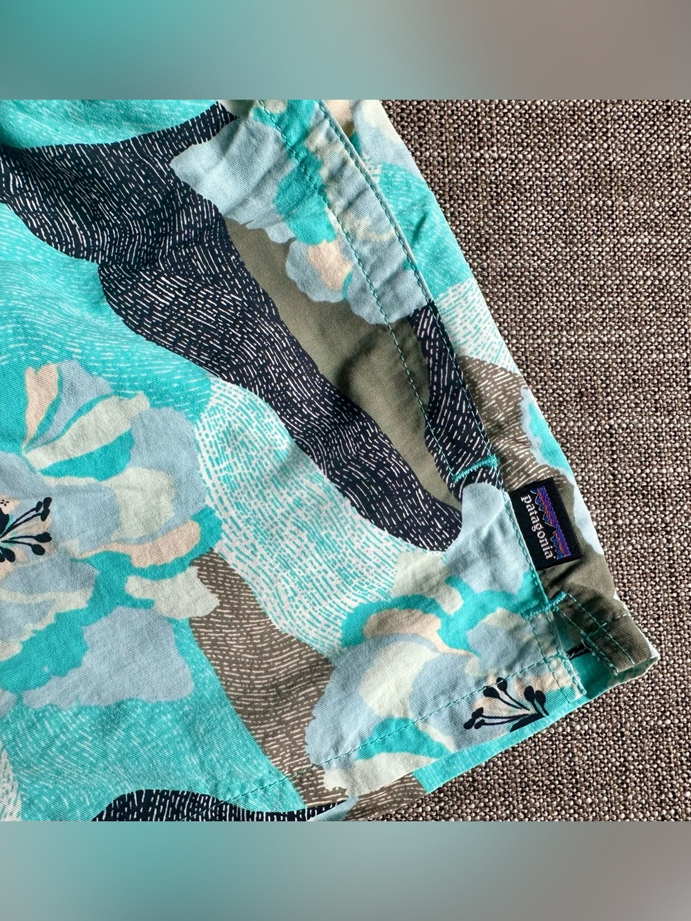 Patagonia Barely Baggies- 2 1/2" Shorts - Women's Small - Picture 4 of 8